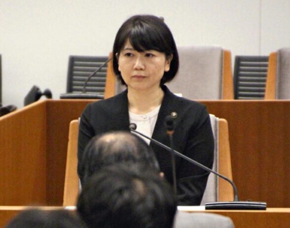 小川晶市長の若い頃・昔の姿｜「不倫なぜバレた」噂の背景まで一気に紹介